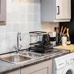 Spacious City Apartment In Birmingham