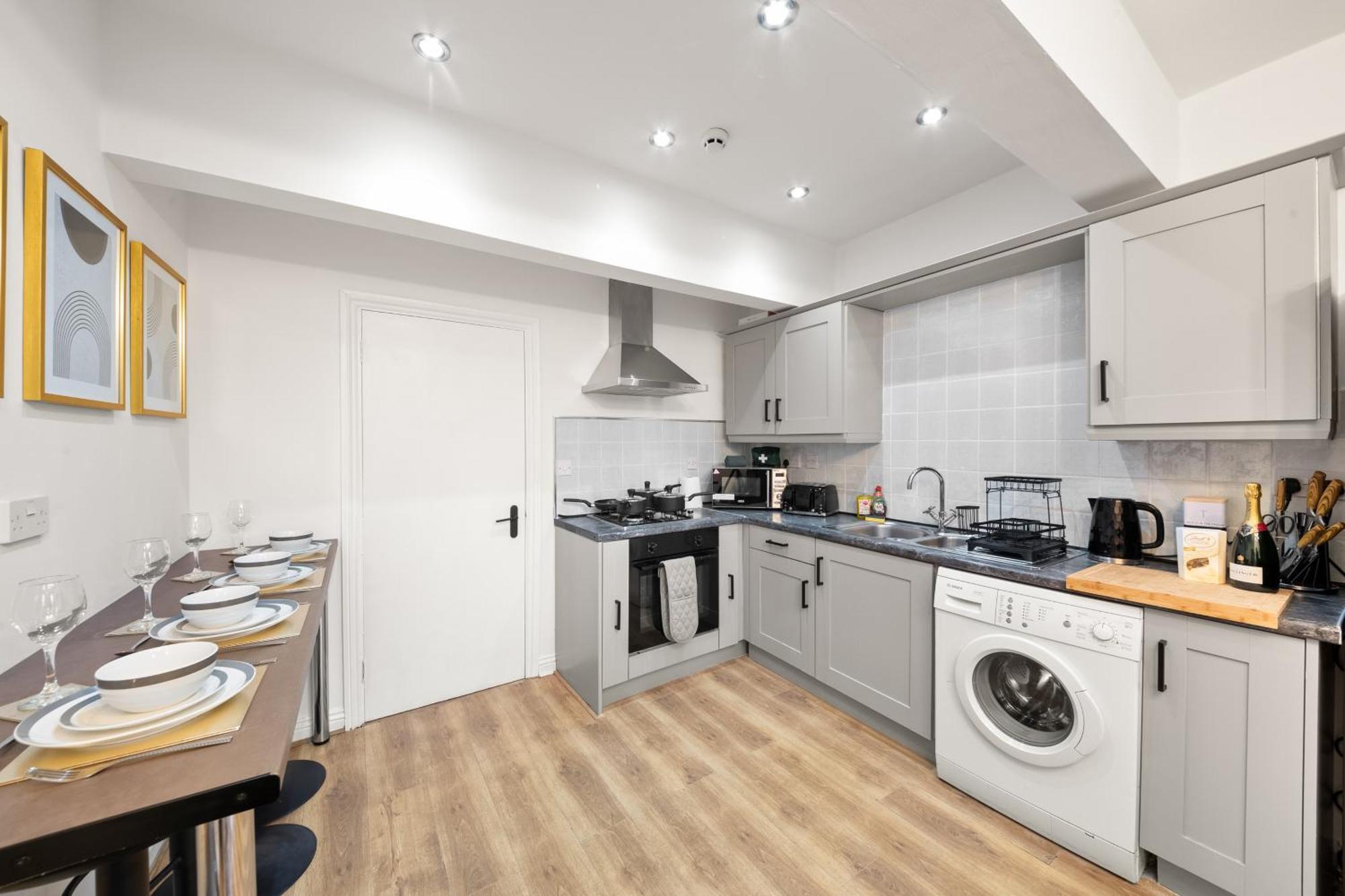 Spacious In Apartment