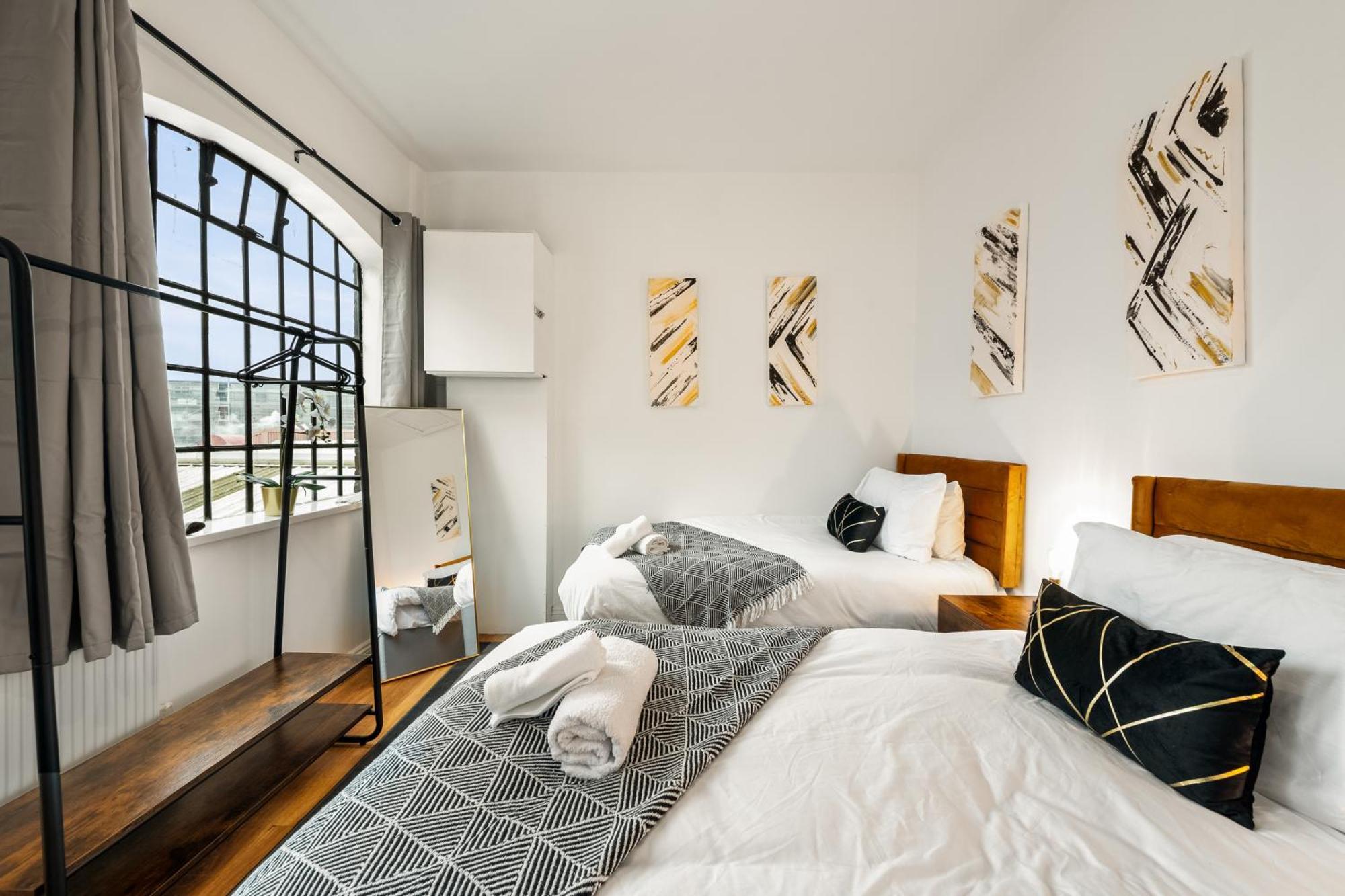 Apartment Spacious In *